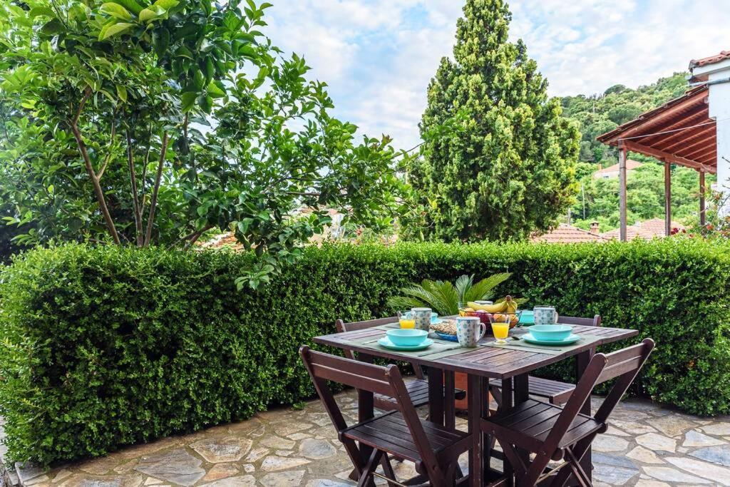 Small House With Garden & View Promirion Dış mekan fotoğraf